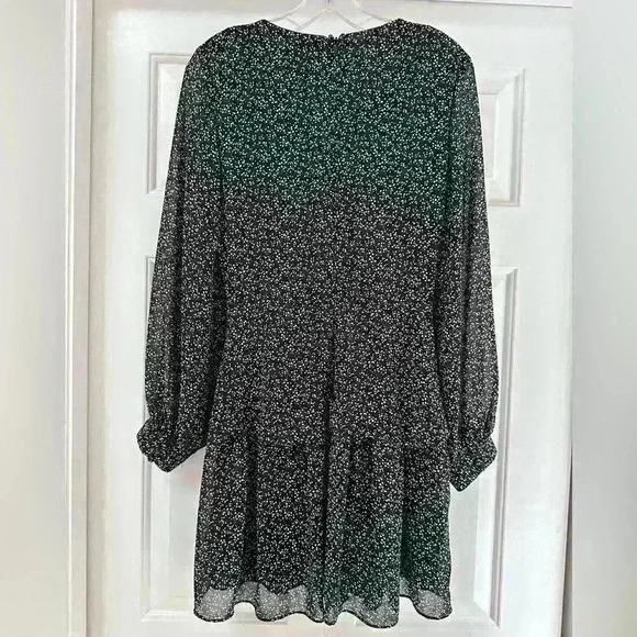 Lulu’s Black And White Floral Print
Twist-Front Mini Dress Size Small‎ - Picture 5 of 12